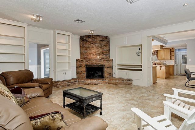 13115 Mission Valley Drive, Houston, TX 77069