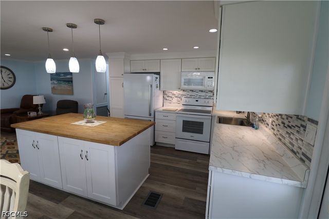 116 Coachlight DR, Fort Myers, FL 33908