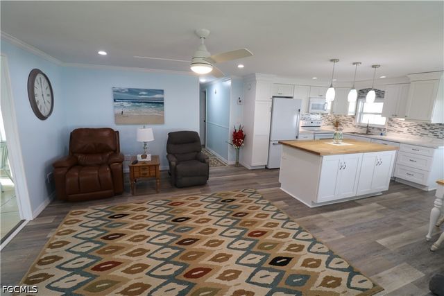 116 Coachlight DR, Fort Myers, FL 33908