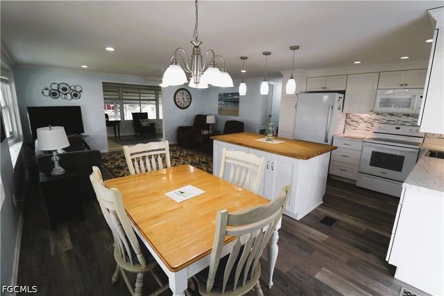 116 Coachlight DR, Fort Myers, FL 33908