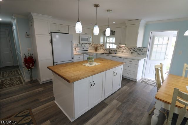 116 Coachlight DR, Fort Myers, FL 33908