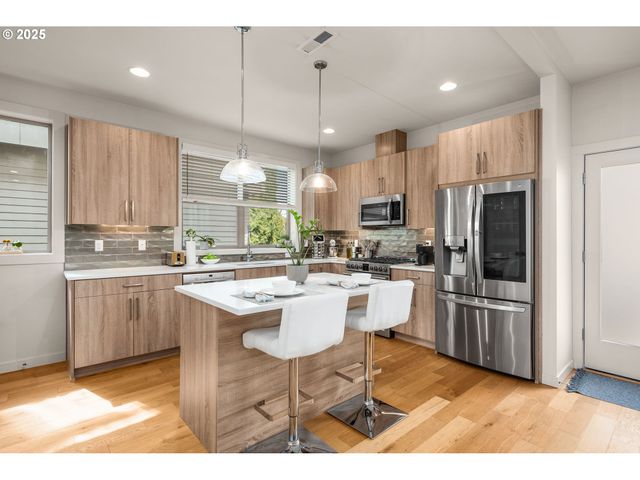 5475 N BOWDOIN St A, Portland, OR 97203