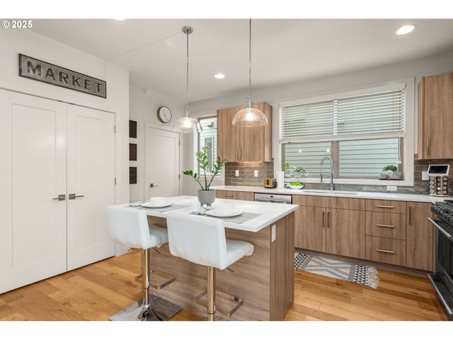 5475 N BOWDOIN St A, Portland, OR 97203