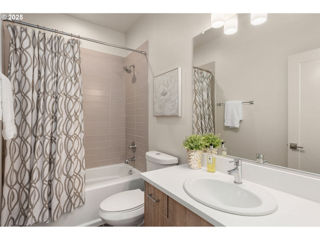 5475 N BOWDOIN St A, Portland, OR 97203