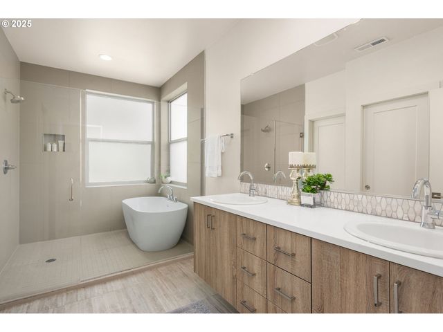 5475 N BOWDOIN St A, Portland, OR 97203