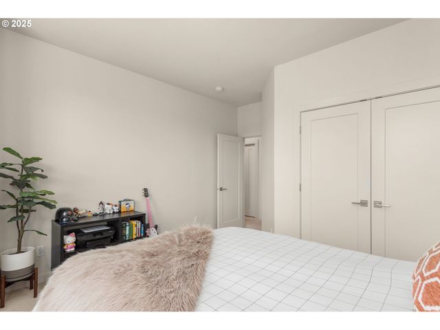 5475 N BOWDOIN St A, Portland, OR 97203