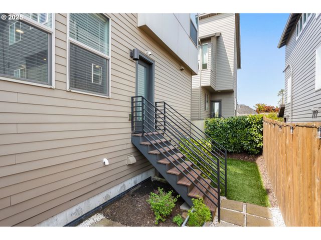 5475 N BOWDOIN St A, Portland, OR 97203