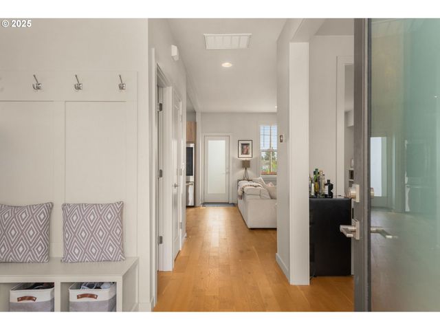 5475 N BOWDOIN St A, Portland, OR 97203