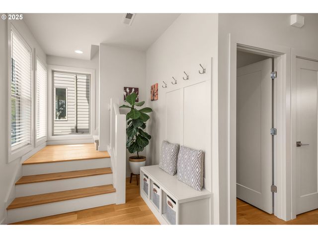 5475 N BOWDOIN St A, Portland, OR 97203