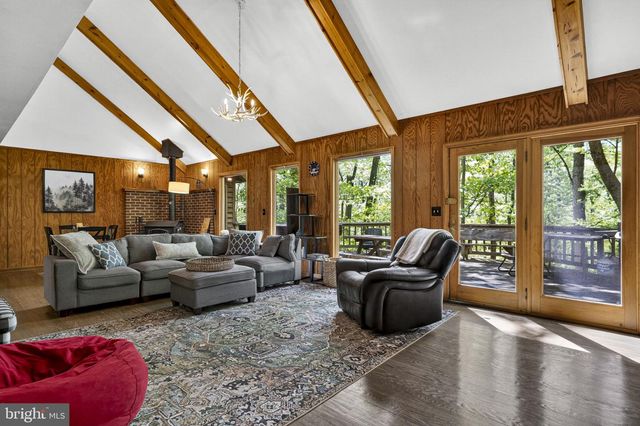 132 BOBCAT DR, Berkeley Springs, WV 25411