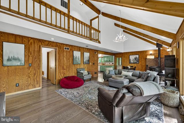 132 BOBCAT DR, Berkeley Springs, WV 25411