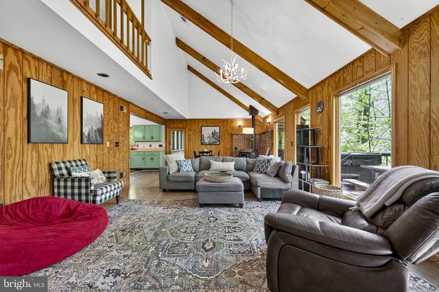 132 BOBCAT DR, Berkeley Springs, WV 25411