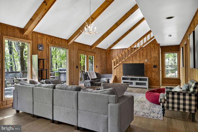 132 BOBCAT DR, Berkeley Springs, WV 25411