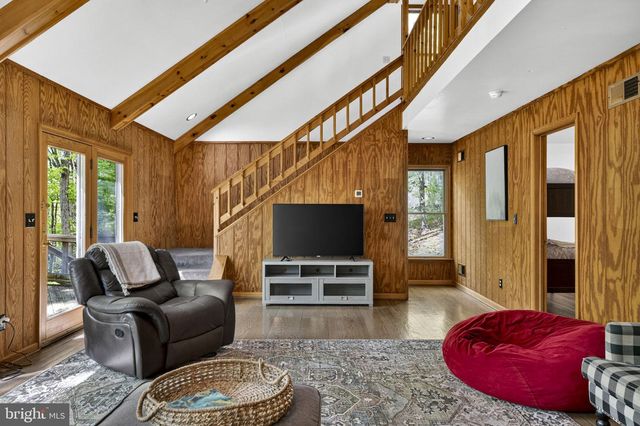 132 BOBCAT DR, Berkeley Springs, WV 25411