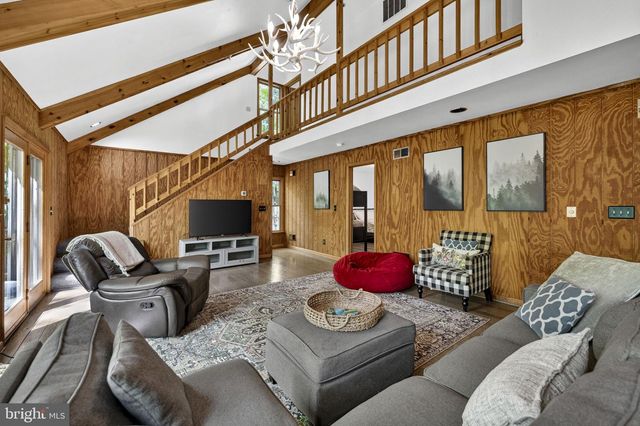 132 BOBCAT DR, Berkeley Springs, WV 25411