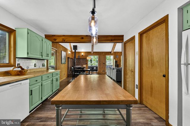 132 BOBCAT DR, Berkeley Springs, WV 25411