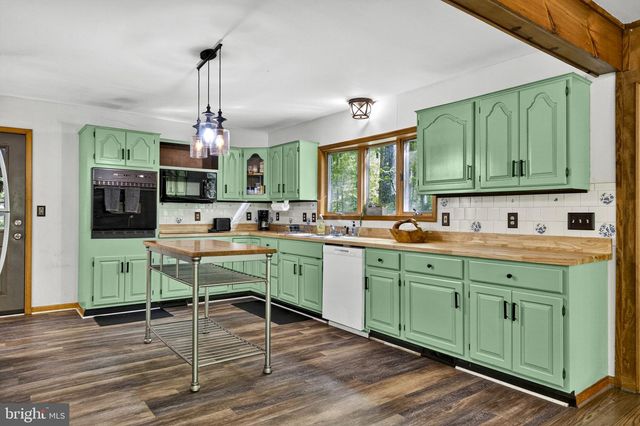 132 BOBCAT DR, Berkeley Springs, WV 25411