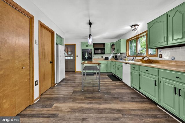 132 BOBCAT DR, Berkeley Springs, WV 25411