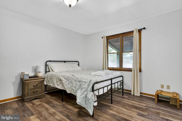 132 BOBCAT DR, Berkeley Springs, WV 25411