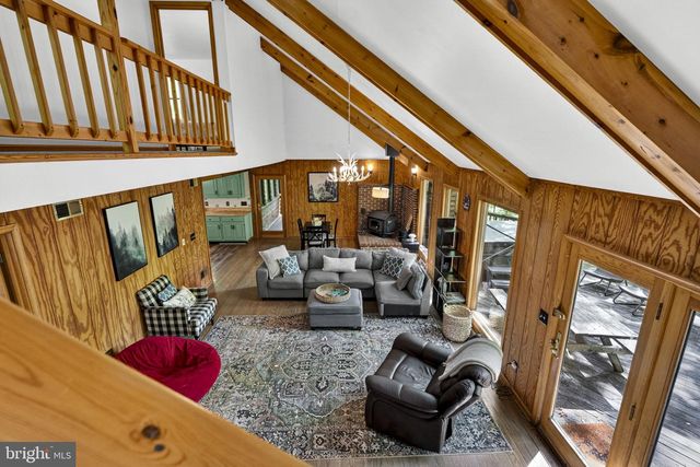 132 BOBCAT DR, Berkeley Springs, WV 25411