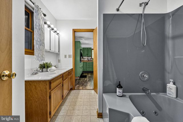 132 BOBCAT DR, Berkeley Springs, WV 25411
