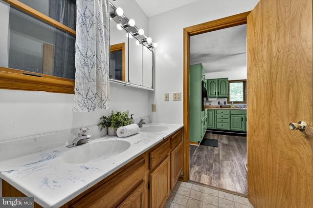 132 BOBCAT DR, Berkeley Springs, WV 25411