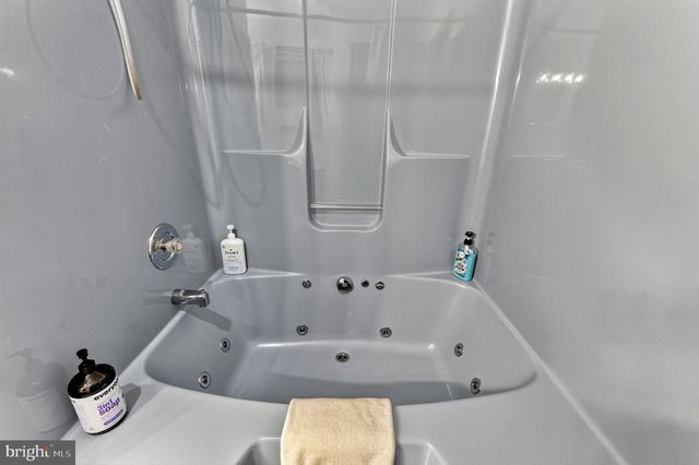 132 BOBCAT DR, Berkeley Springs, WV 25411