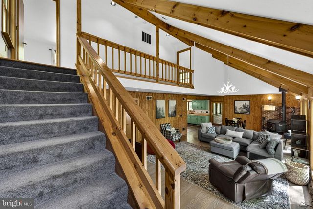 132 BOBCAT DR, Berkeley Springs, WV 25411