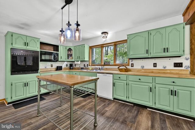 132 BOBCAT DR, Berkeley Springs, WV 25411