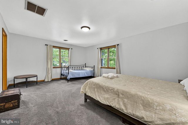 132 BOBCAT DR, Berkeley Springs, WV 25411