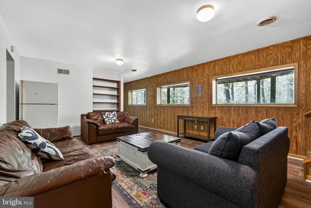 132 BOBCAT DR, Berkeley Springs, WV 25411