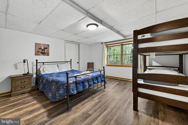 132 BOBCAT DR, Berkeley Springs, WV 25411