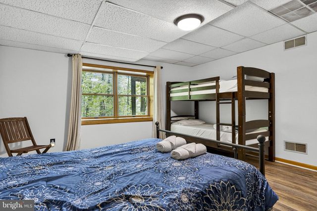 132 BOBCAT DR, Berkeley Springs, WV 25411
