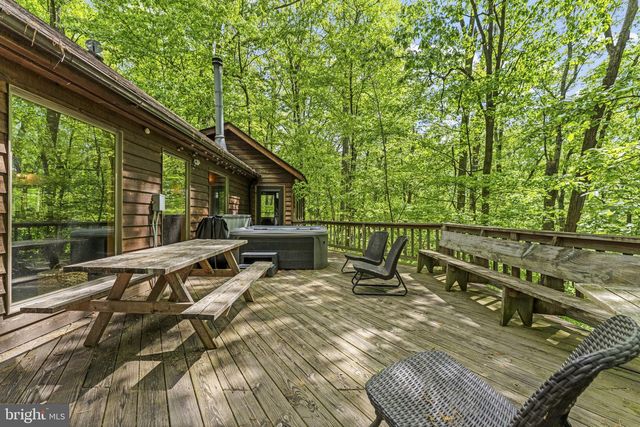 132 BOBCAT DR, Berkeley Springs, WV 25411