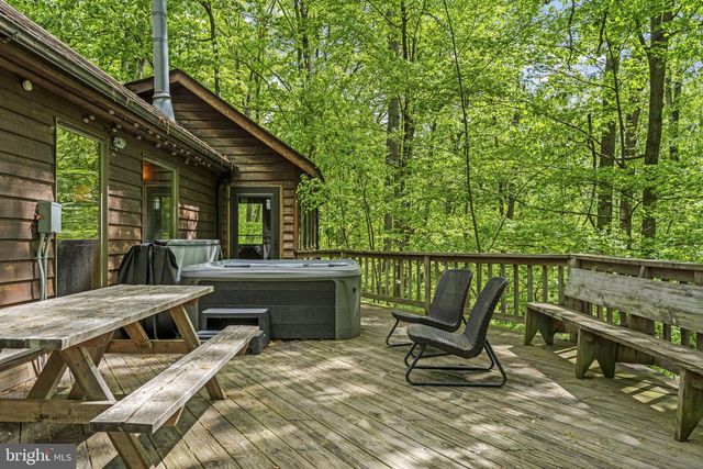 132 BOBCAT DR, Berkeley Springs, WV 25411