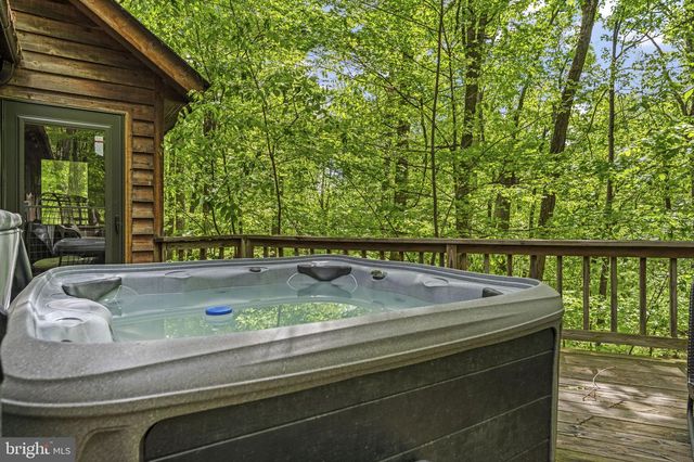 132 BOBCAT DR, Berkeley Springs, WV 25411