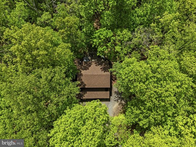 132 BOBCAT DR, Berkeley Springs, WV 25411