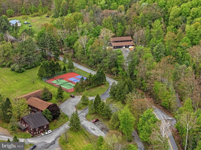 132 BOBCAT DR, Berkeley Springs, WV 25411
