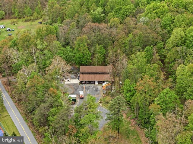 132 BOBCAT DR, Berkeley Springs, WV 25411