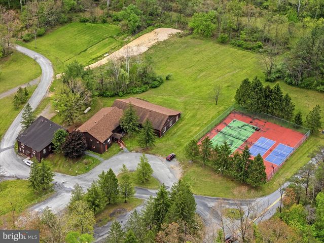 132 BOBCAT DR, Berkeley Springs, WV 25411