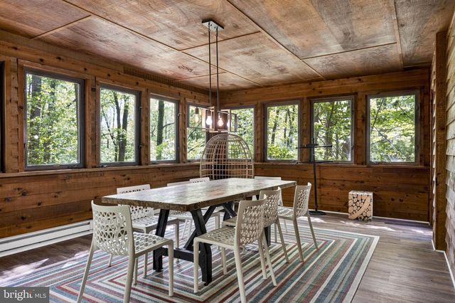 132 BOBCAT DR, Berkeley Springs, WV 25411