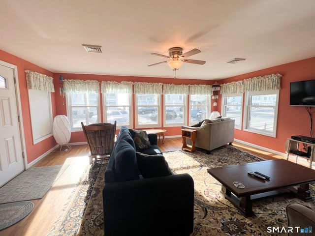 754 East Broadway, Milford, CT 06460