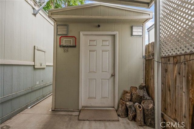 21500 Lassen St 180, Chatsworth (los Angeles), CA 91311