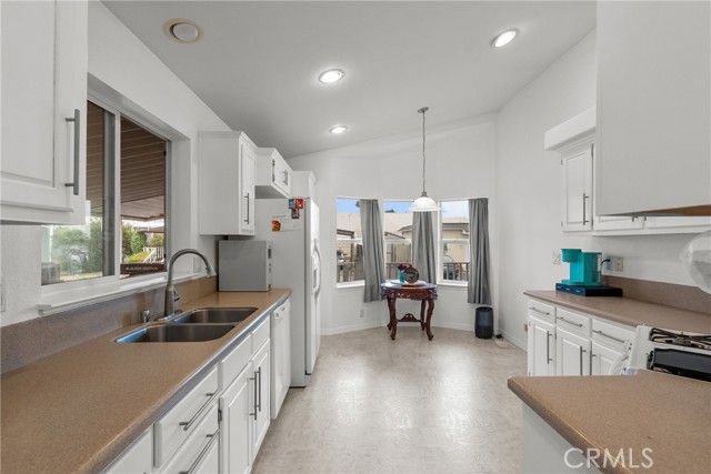 21500 Lassen St 180, Chatsworth (los Angeles), CA 91311