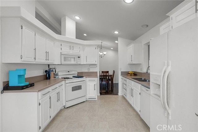 21500 Lassen St 180, Chatsworth (los Angeles), CA 91311