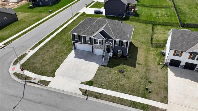 10202 N Quincy Avenue, Kansas City, MO 64156