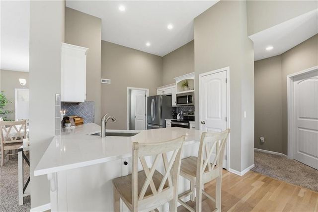 10202 N Quincy Avenue, Kansas City, MO 64156