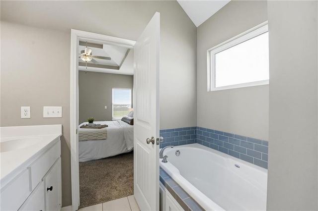 10202 N Quincy Avenue, Kansas City, MO 64156