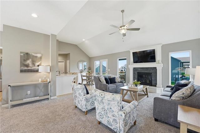 10202 N Quincy Avenue, Kansas City, MO 64156