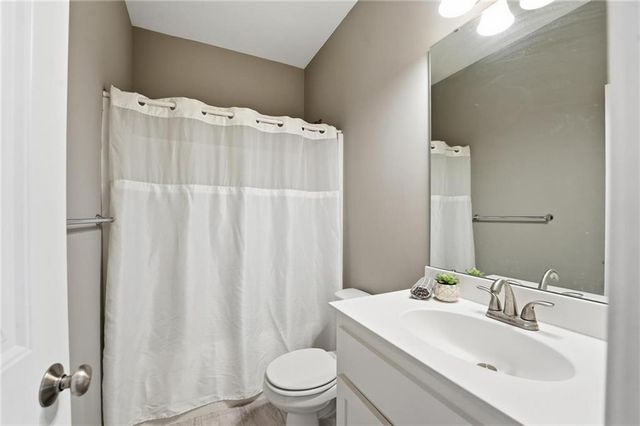 10202 N Quincy Avenue, Kansas City, MO 64156